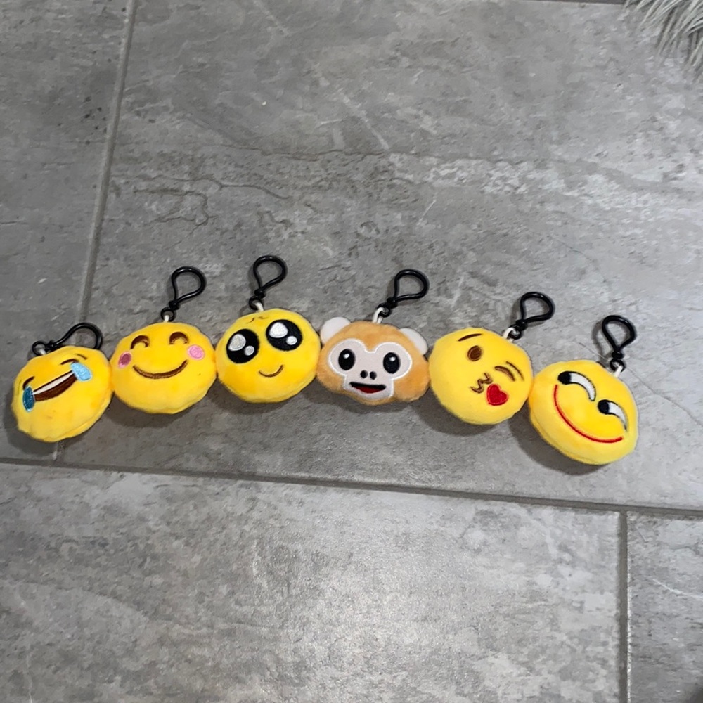 EMOJI KEYCHAINS!😃